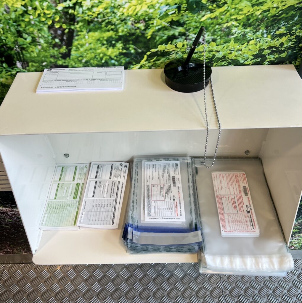Pochettes pour dépôt de billets et de pièces avec bordereau de cheques